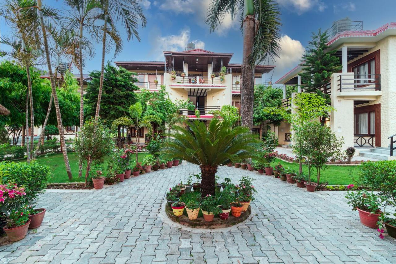 Royal Tiger Luxury Resort 4 Star Sauraha Exterior foto
