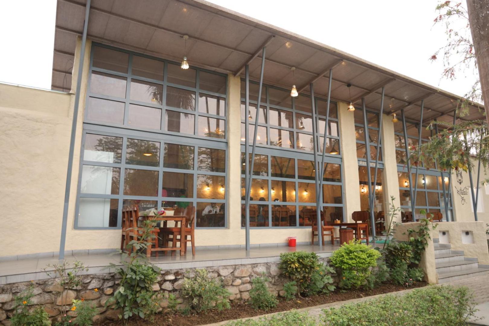 Royal Tiger Luxury Resort 4 Star Sauraha Exterior foto
